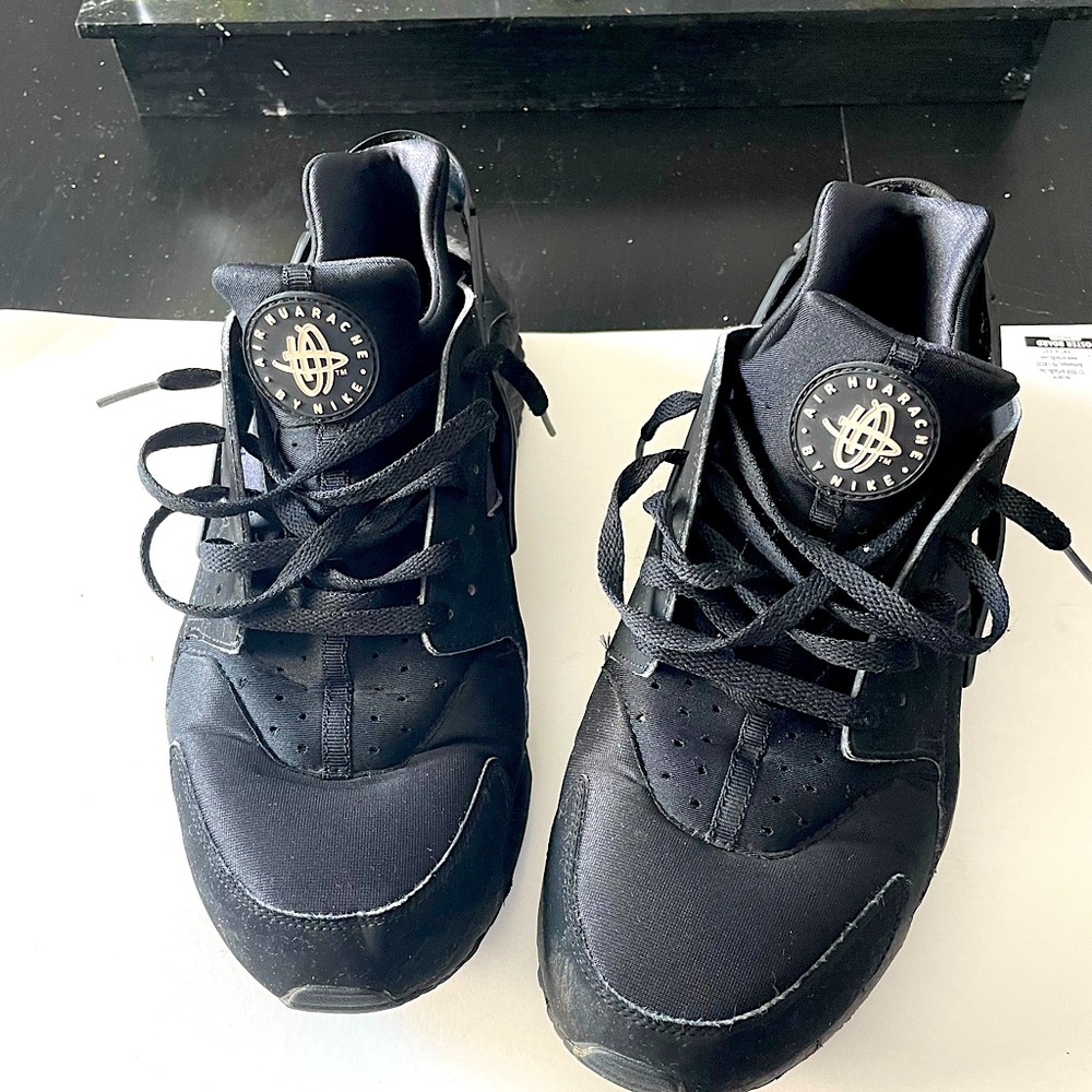 Men’s Black Huarache sneakers